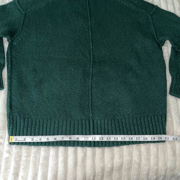 Women’s Free People V-neck Brookside Tunic Sweater in Green • XS - Picture 11 of 12